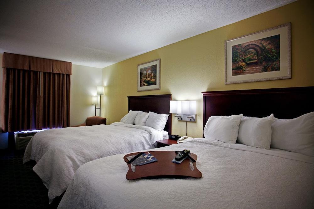 Hampton Inn Каролтън Екстериор снимка