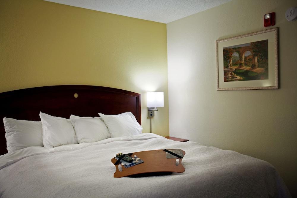 Hampton Inn Каролтън Екстериор снимка