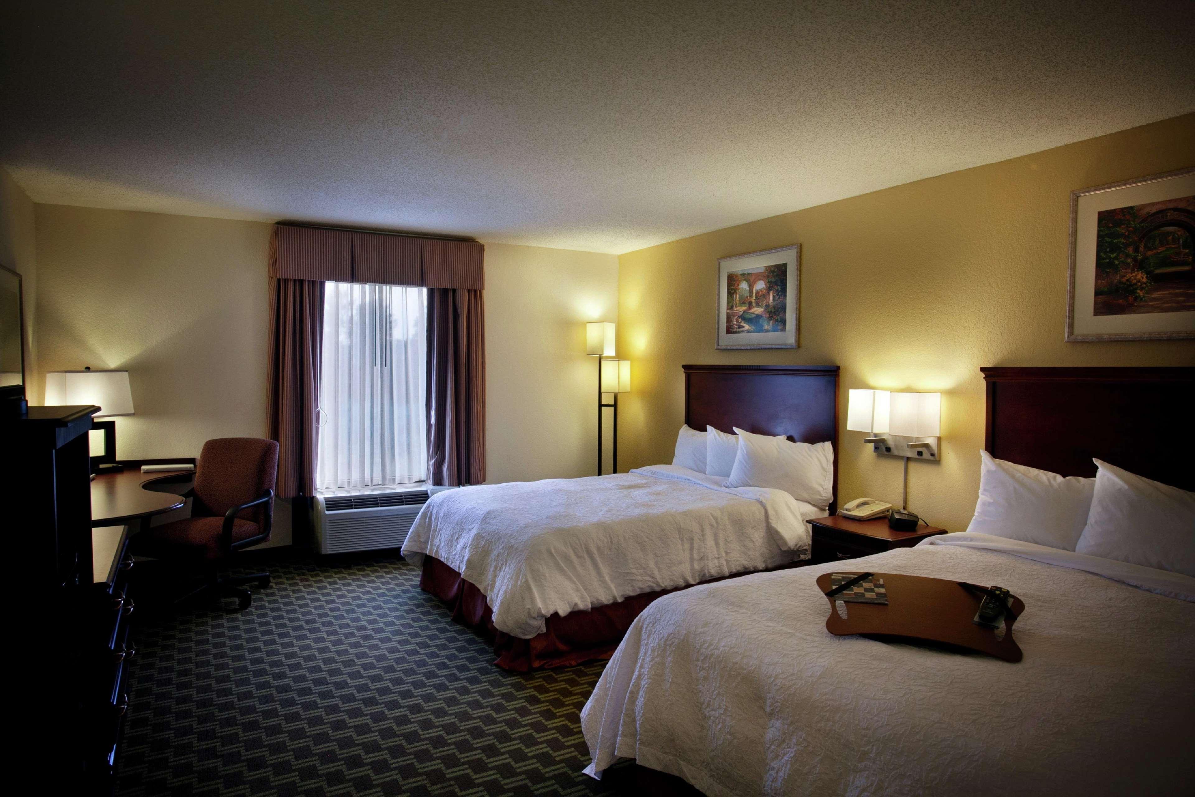 Hampton Inn Каролтън Екстериор снимка