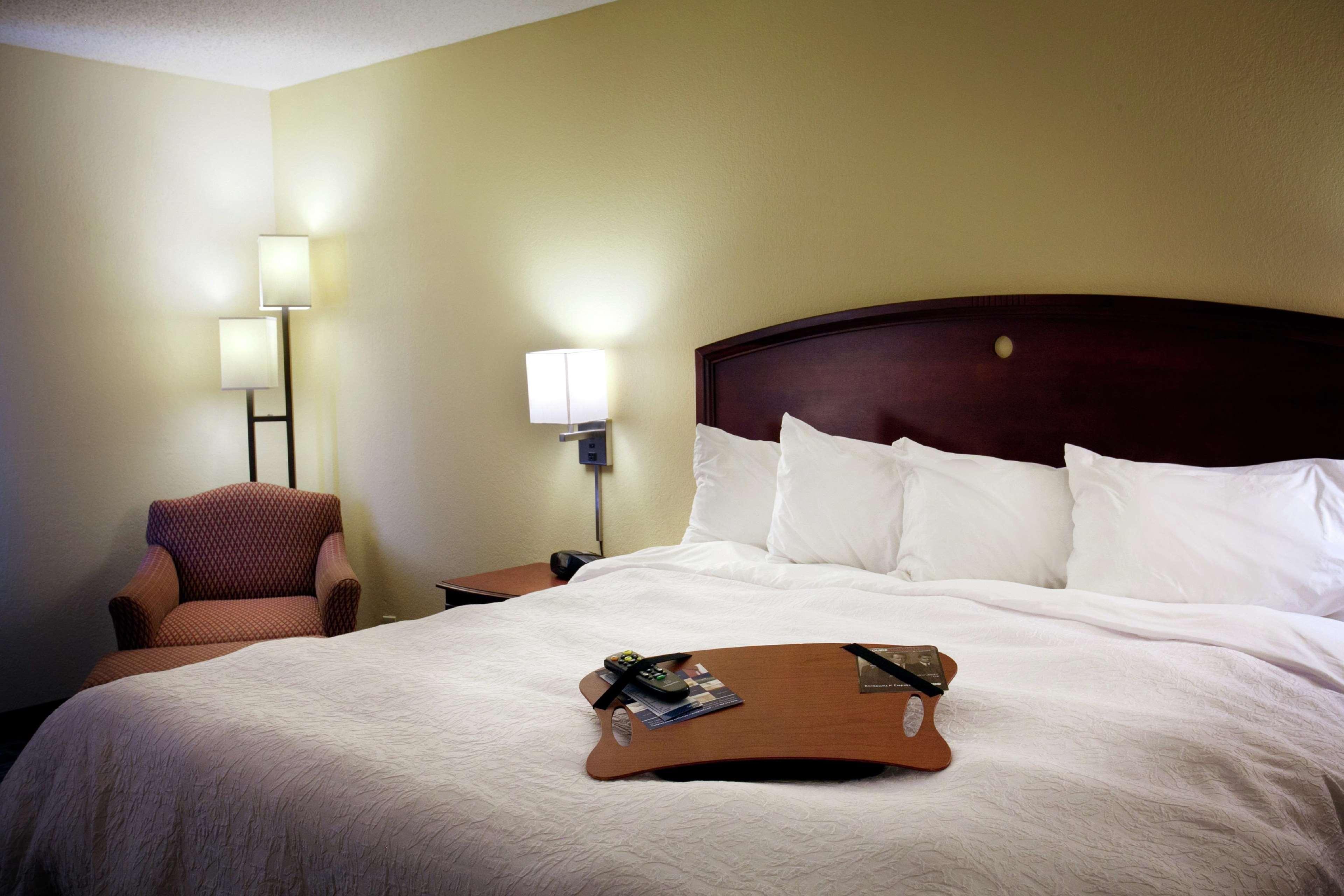 Hampton Inn Каролтън Екстериор снимка