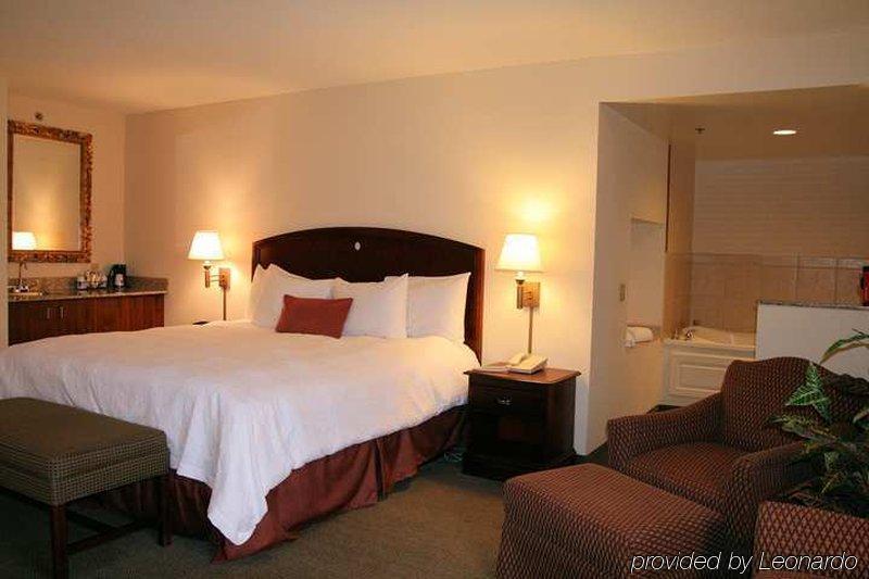 Hampton Inn Каролтън Стая снимка