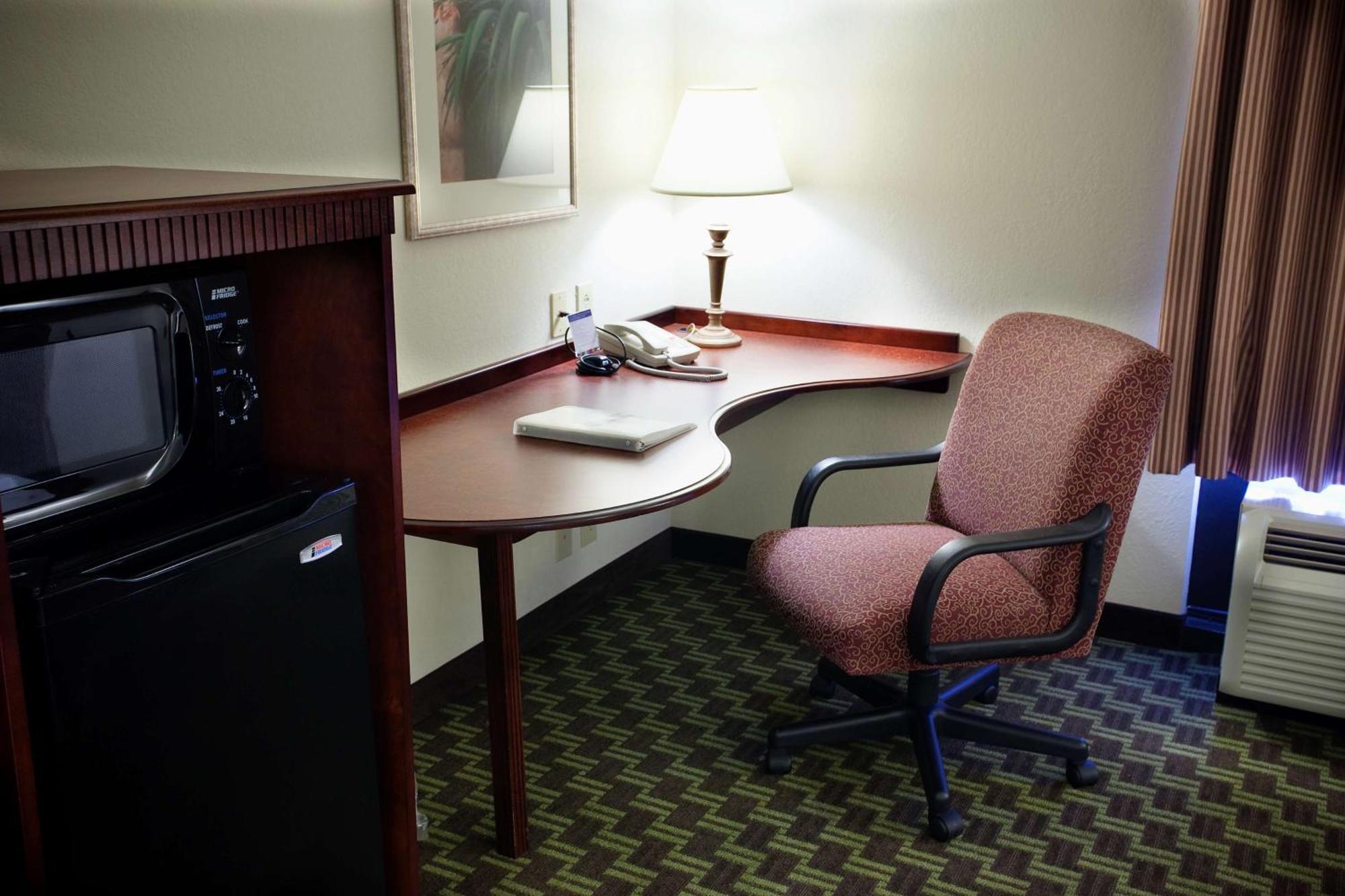 Hampton Inn Каролтън Екстериор снимка