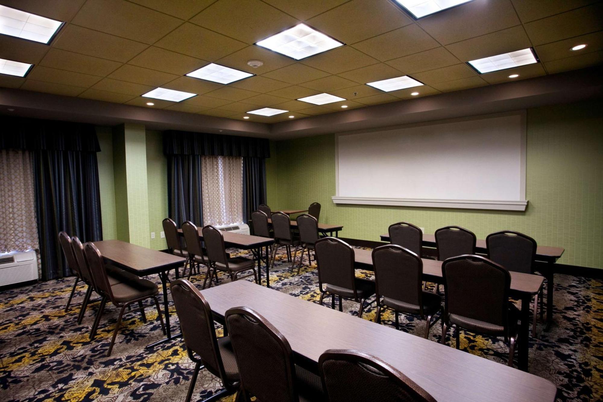 Hampton Inn Каролтън Екстериор снимка