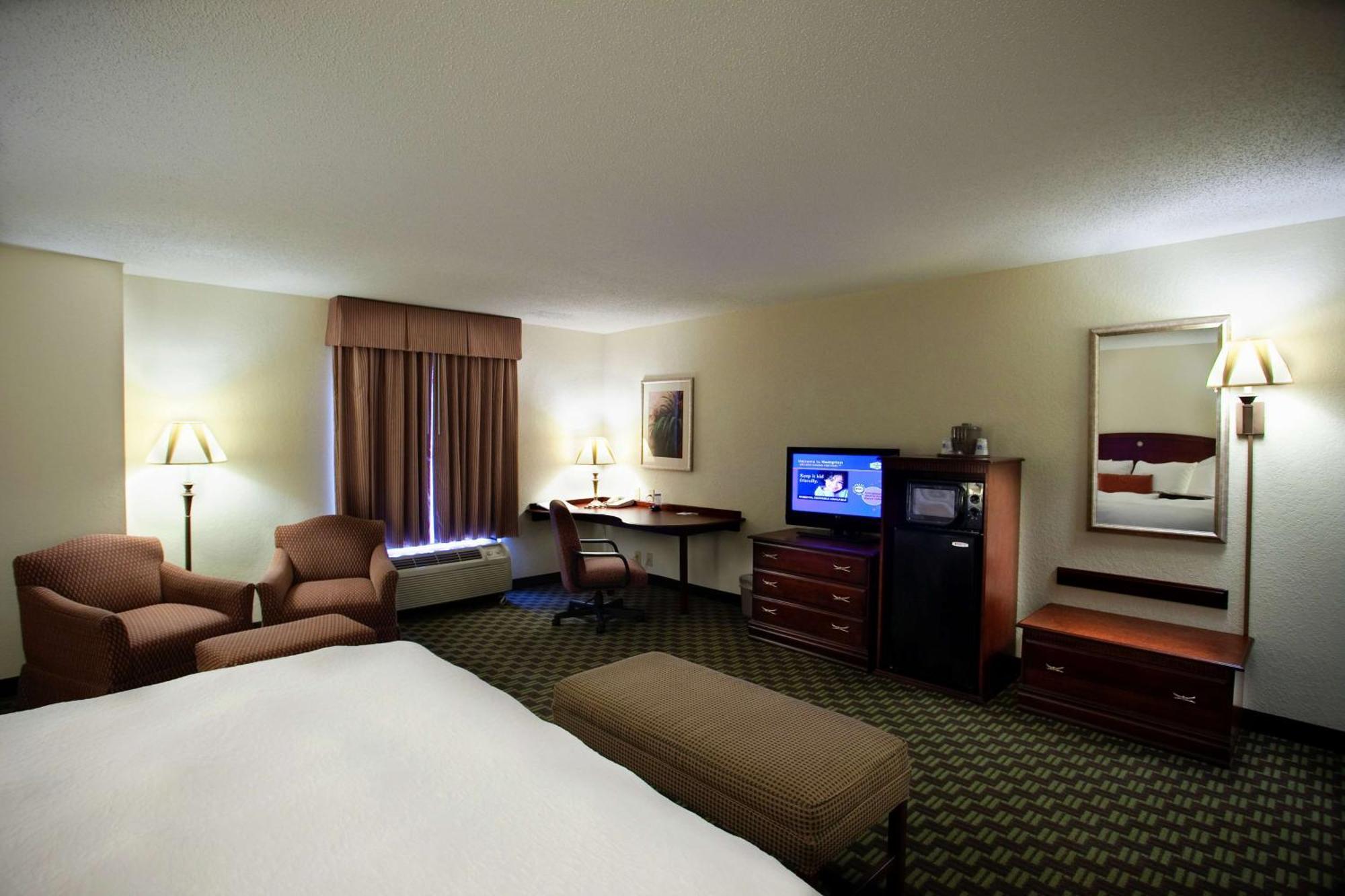 Hampton Inn Каролтън Екстериор снимка