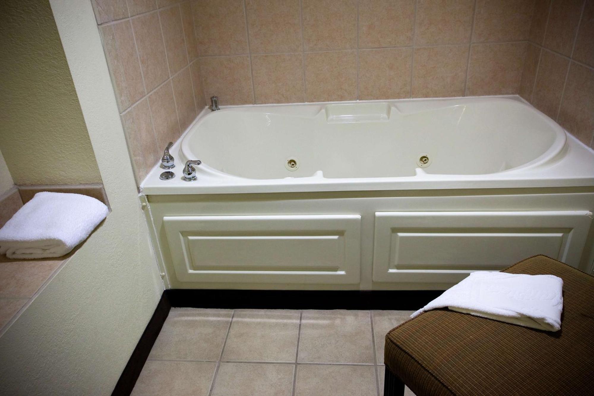 Hampton Inn Каролтън Екстериор снимка