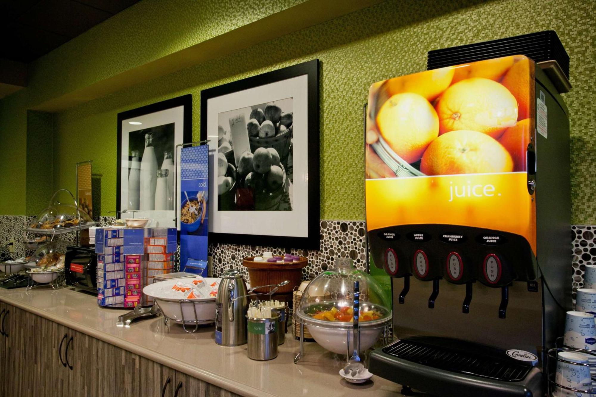 Hampton Inn Каролтън Екстериор снимка