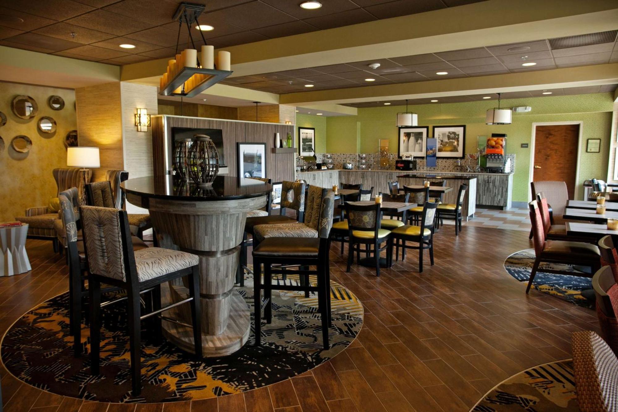 Hampton Inn Каролтън Екстериор снимка