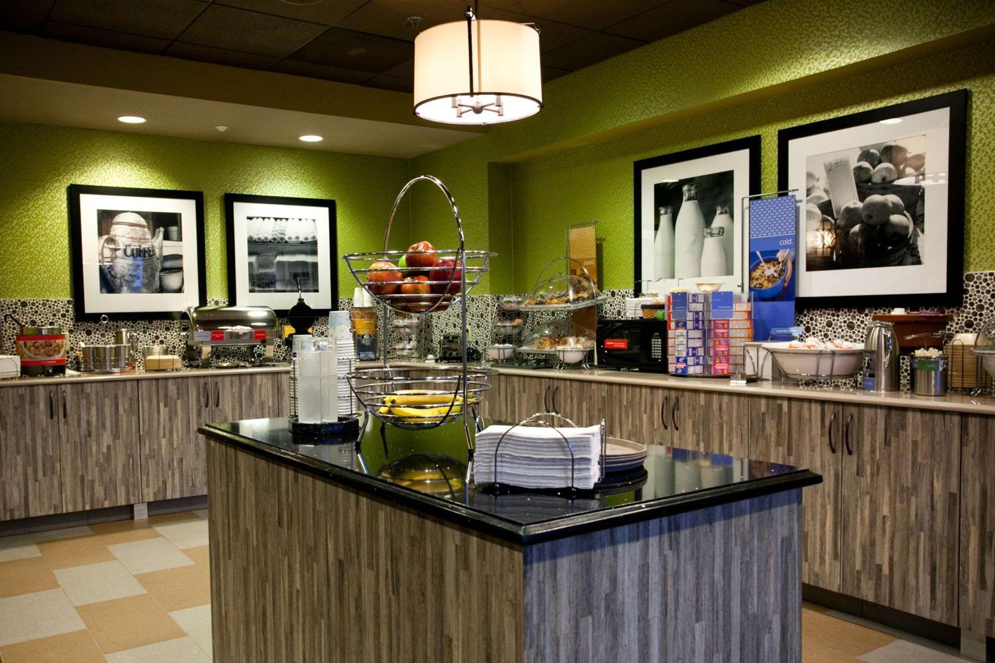 Hampton Inn Каролтън Екстериор снимка