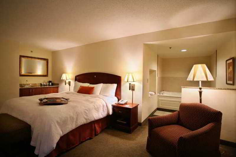 Hampton Inn Каролтън Екстериор снимка